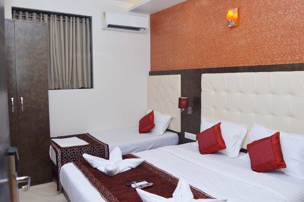 Hotel A. K. International - Fort Мумбаи Экстерьер фото