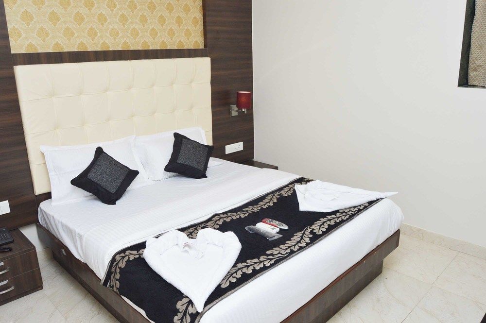 Hotel A. K. International - Fort Мумбаи Экстерьер фото